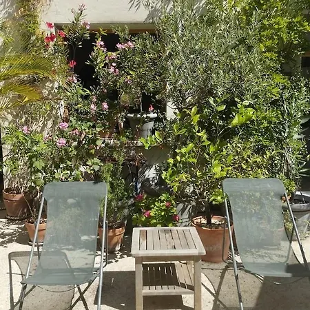 Apartment Spacious Flat & Garden | 18th Paris