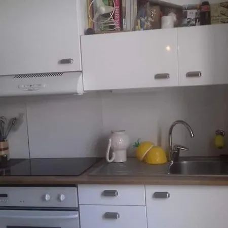 Spacious Flat & Garden | 18th Апартаменты