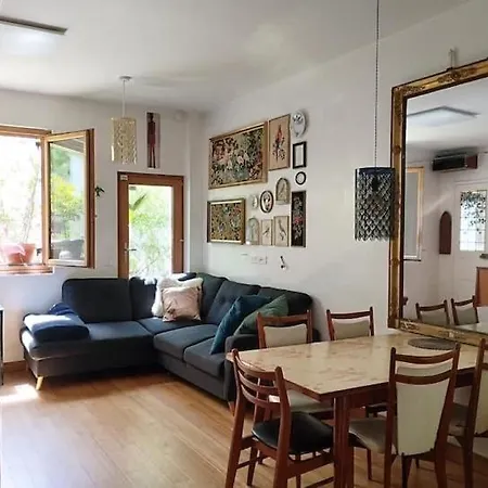 Апартаменты Spacious Flat & Garden | 18th *