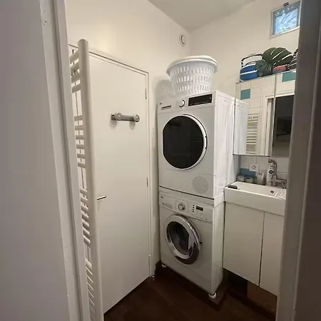 Spacious Flat & Garden | 18th Париж