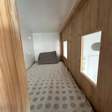 Spacious Flat & Garden | 18th Апартаменты *