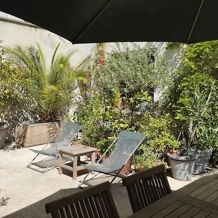 Spacious Flat & Garden | 18th Апартаменты Париж